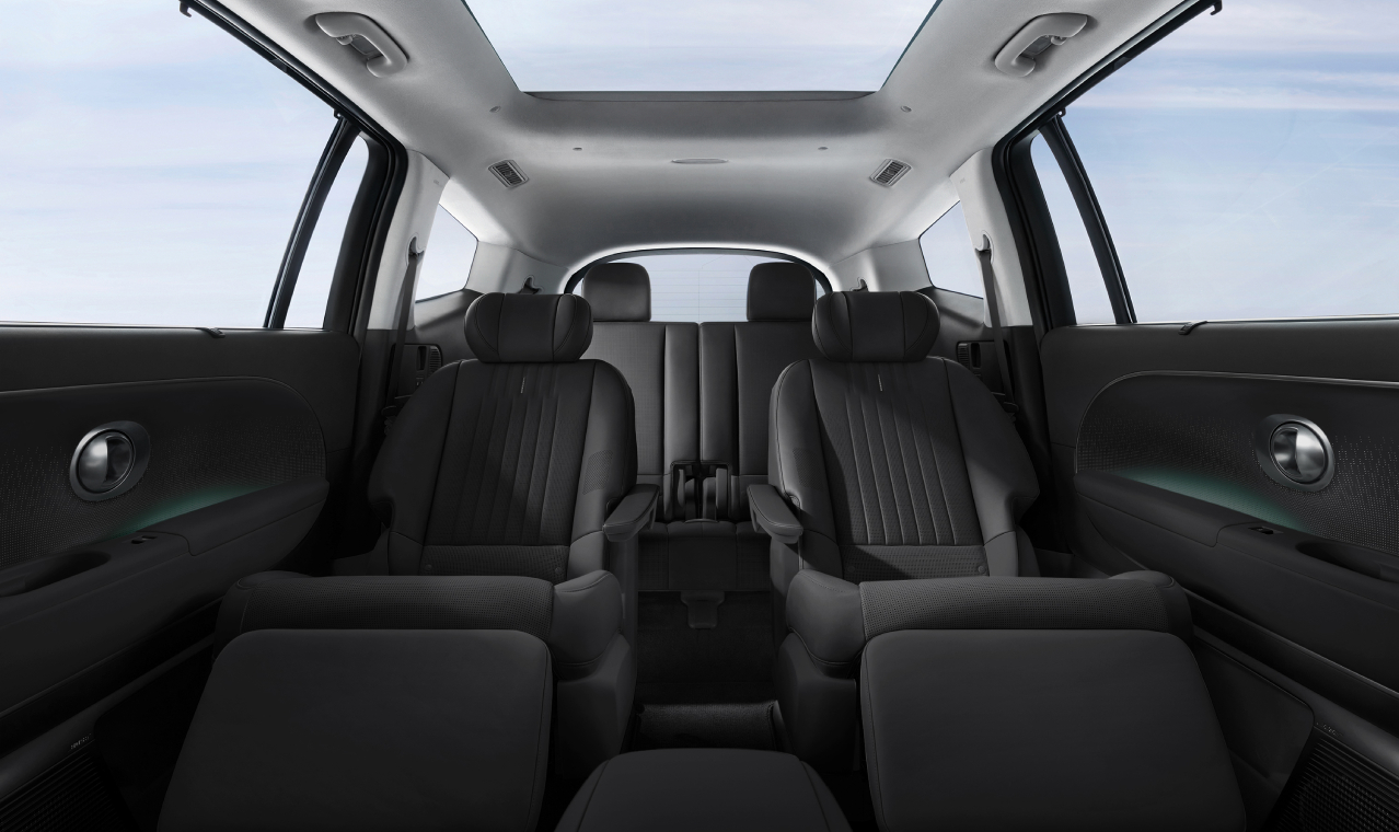 IONIQ 9 2nd row power seat
