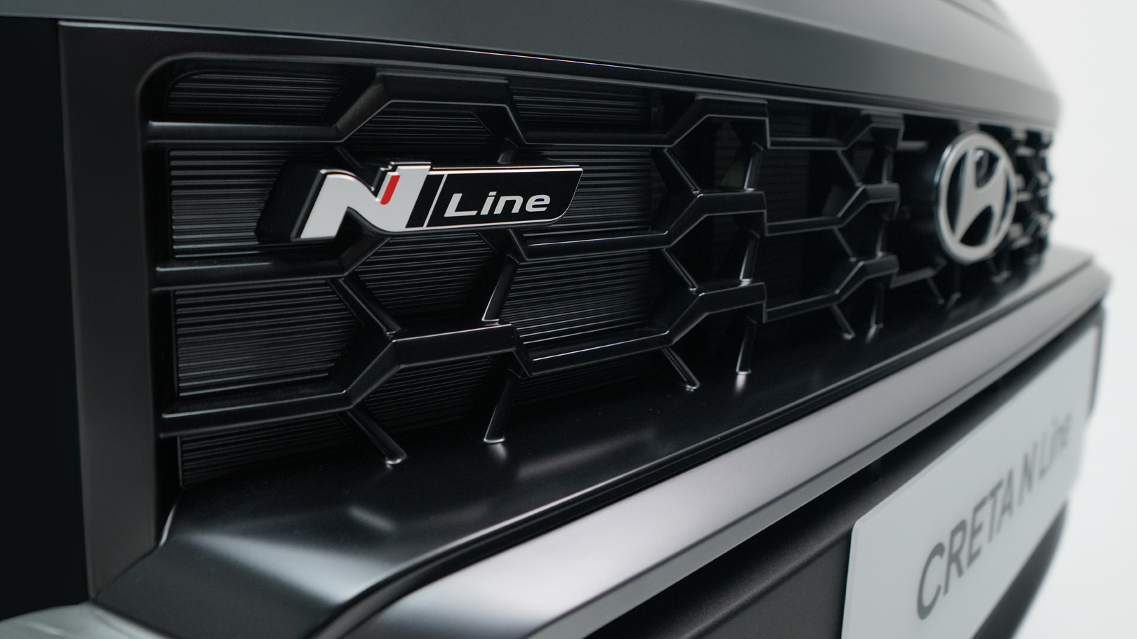 Grill radiator depan dengan emblem N-Line Hyundai New Creta