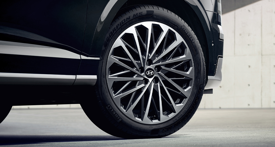 21-inch alloy wheels*