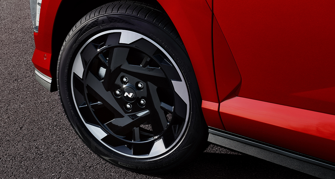 N Line exclusive 19-inch diamond-cut wheel