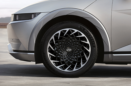 IONIQ 5 20-inch Fractal Alloy Wheels