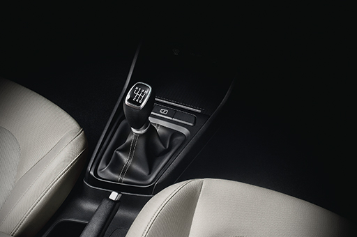Hyundai Verna 6-Speed Manual Transmission (MT)