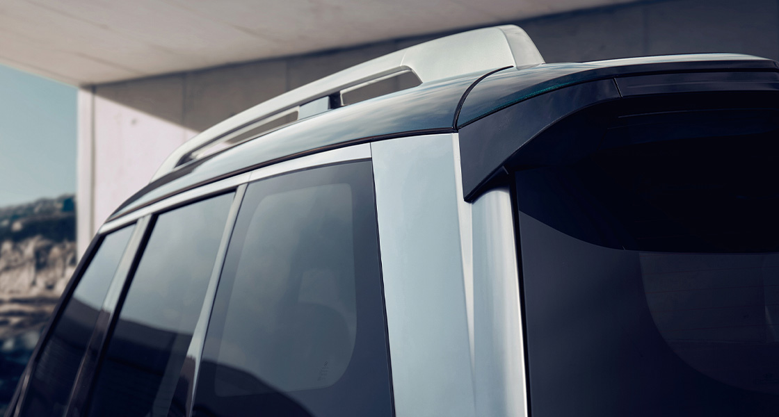 Close-up of the Chrome DLO Molding