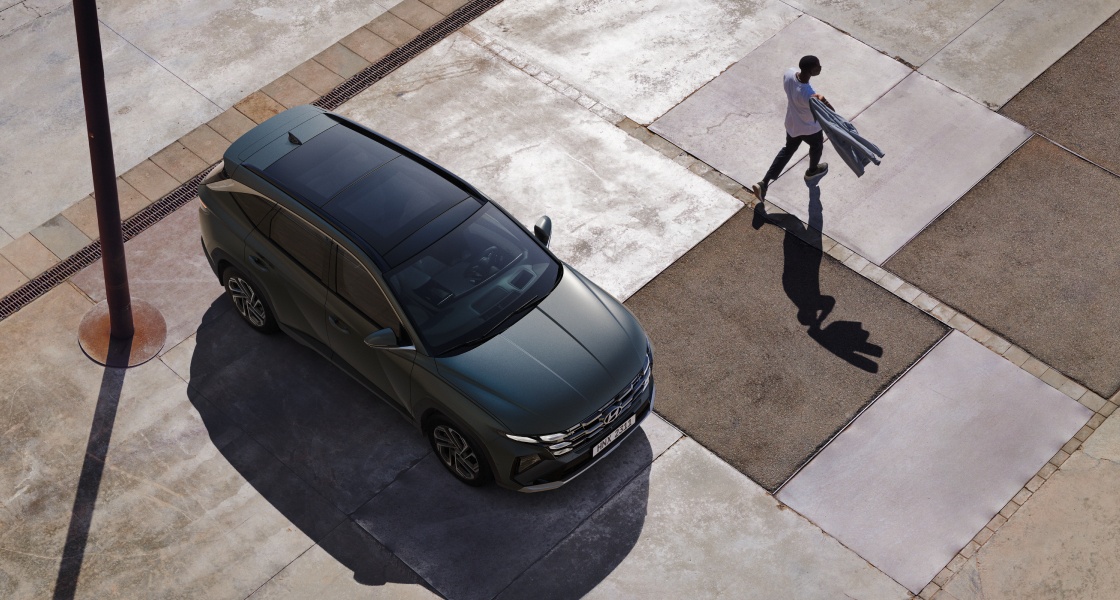 Innovative front style that defines Sensuous Sportiness brings high-tech aesthetics to an SUV.