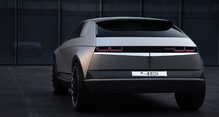 2019 concept car 45 rear view