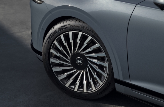 19-inch Alloy Wheel