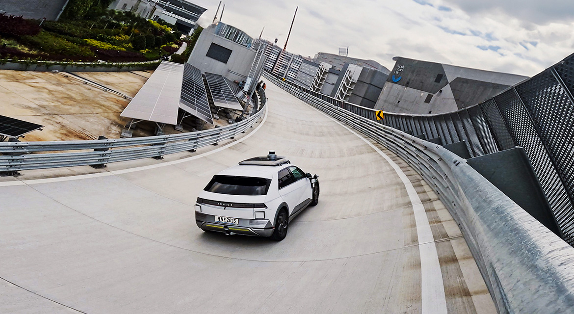 IONIQ 5 robotaxi driving on HMGICS rooftop Skytrack