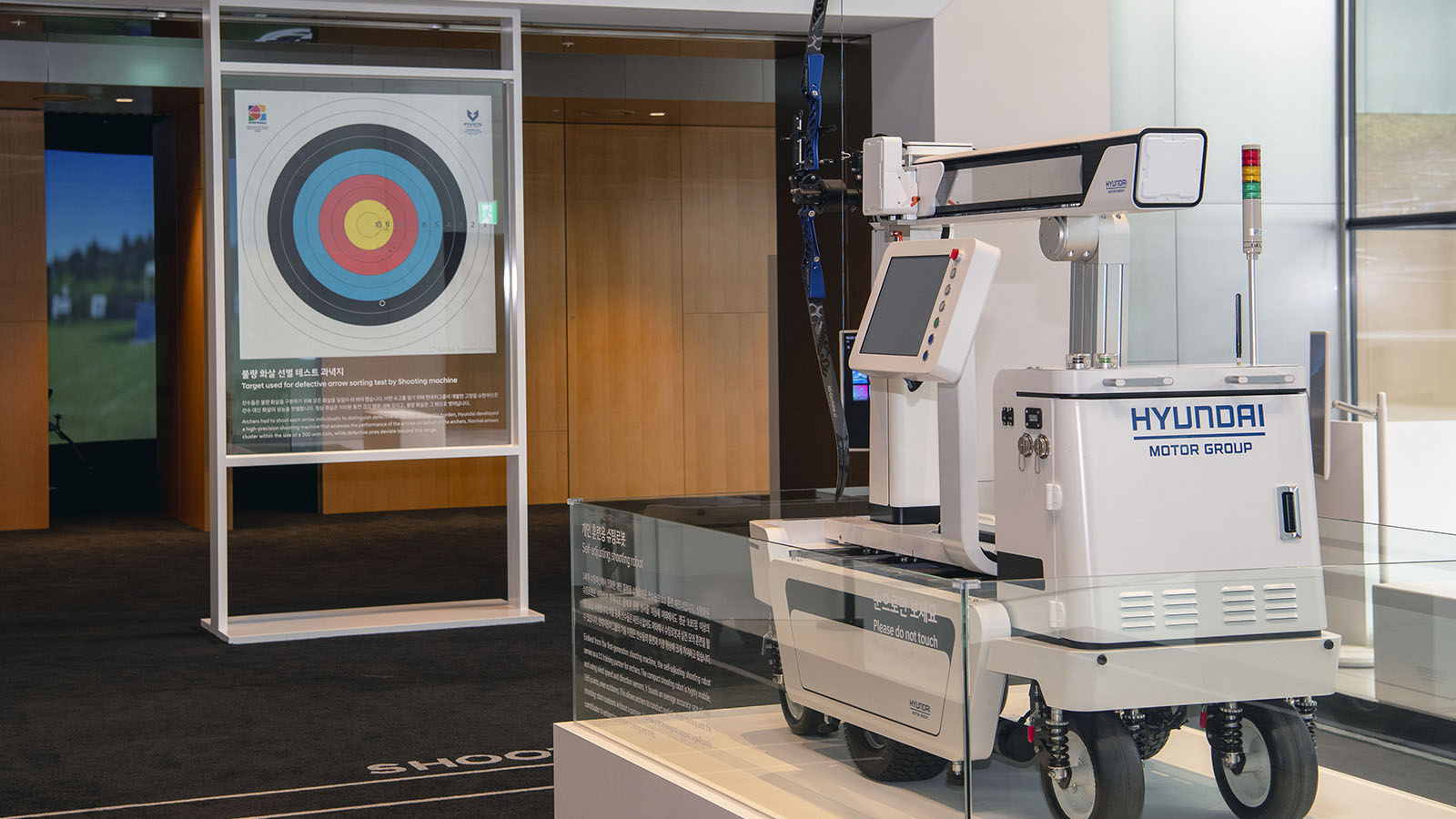 Self-adjusting shooting robot