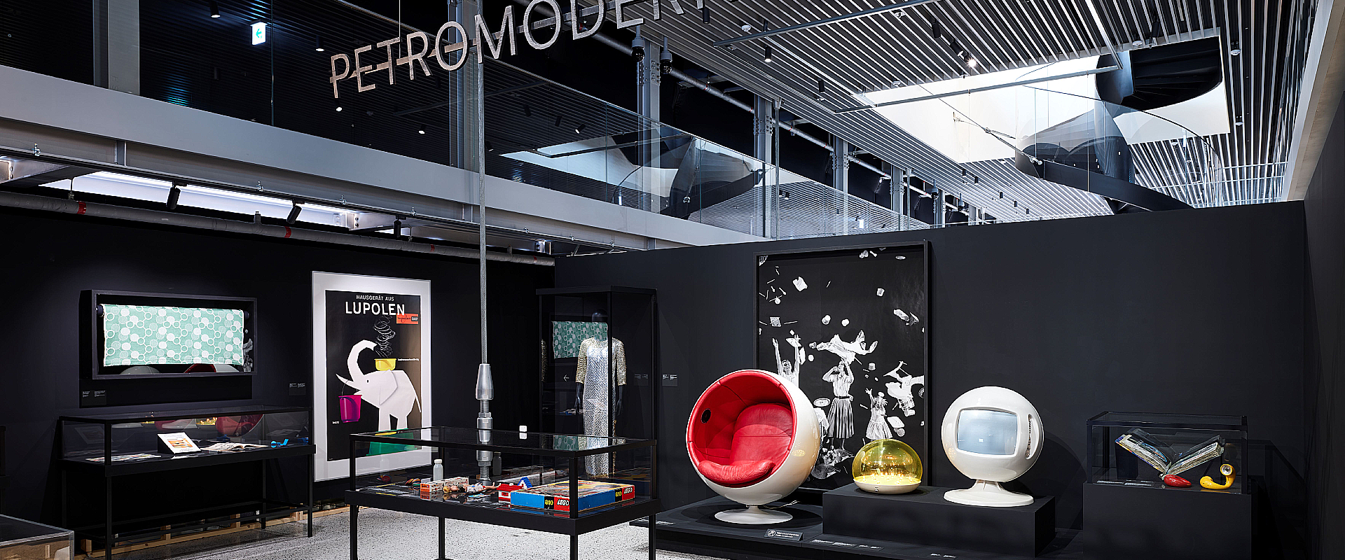 Hyundai Motor Company, in collaboration with the Vitra Design Museum, announces the opening of the exhibition ‘Plastic: Remaking Our World’ at Hyundai Motorstudio Busan. This partnership exhibition delves into the history of plastic, its impact on our world, and the material’s future to enhance sustainability.