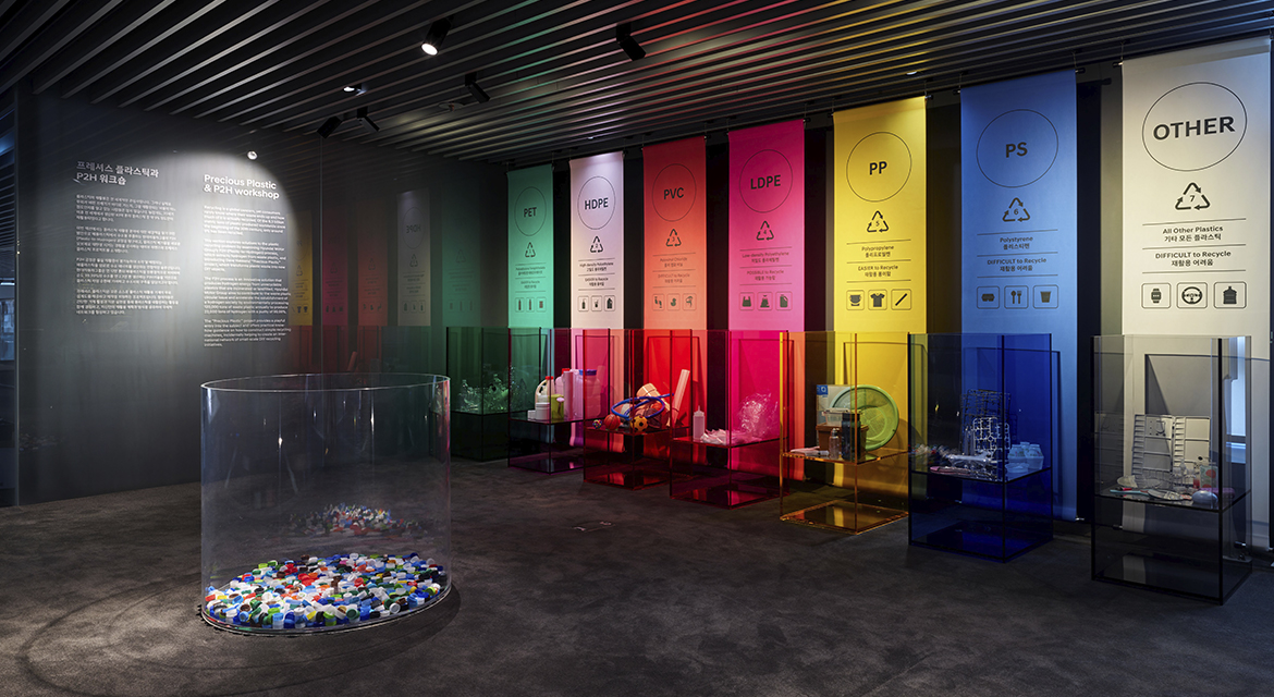 Exhibition attendees can exchange plastic bottle caps for unique recycled souvenirs and learn about Hyundai Motor's innovative plastic-to-hydrogen (P2H) technology