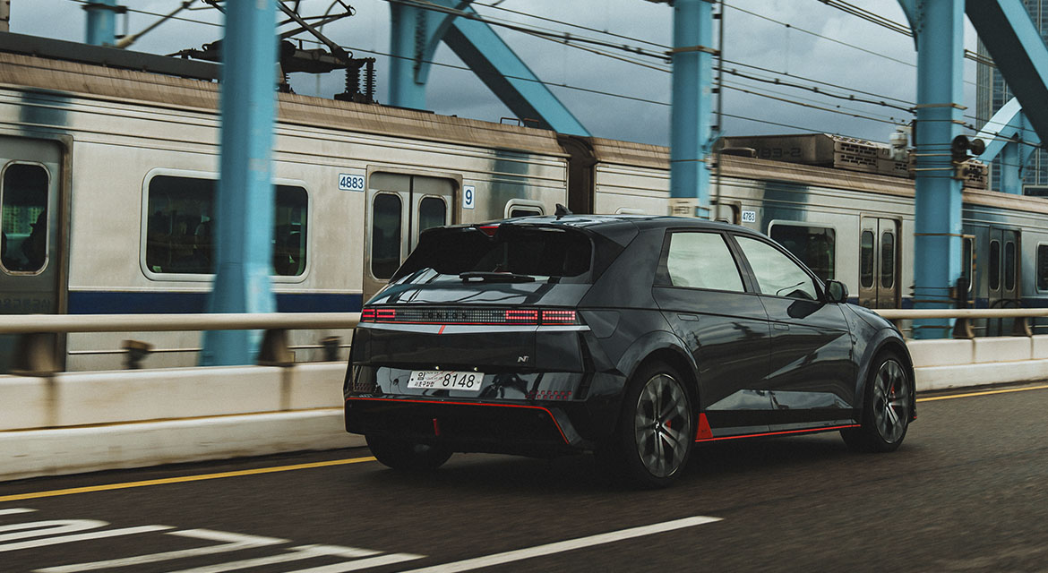 Just as the world of mobility is going through a transitional phase, Seoul has morphed into a global mega city - but has not lost the identity of its heritage