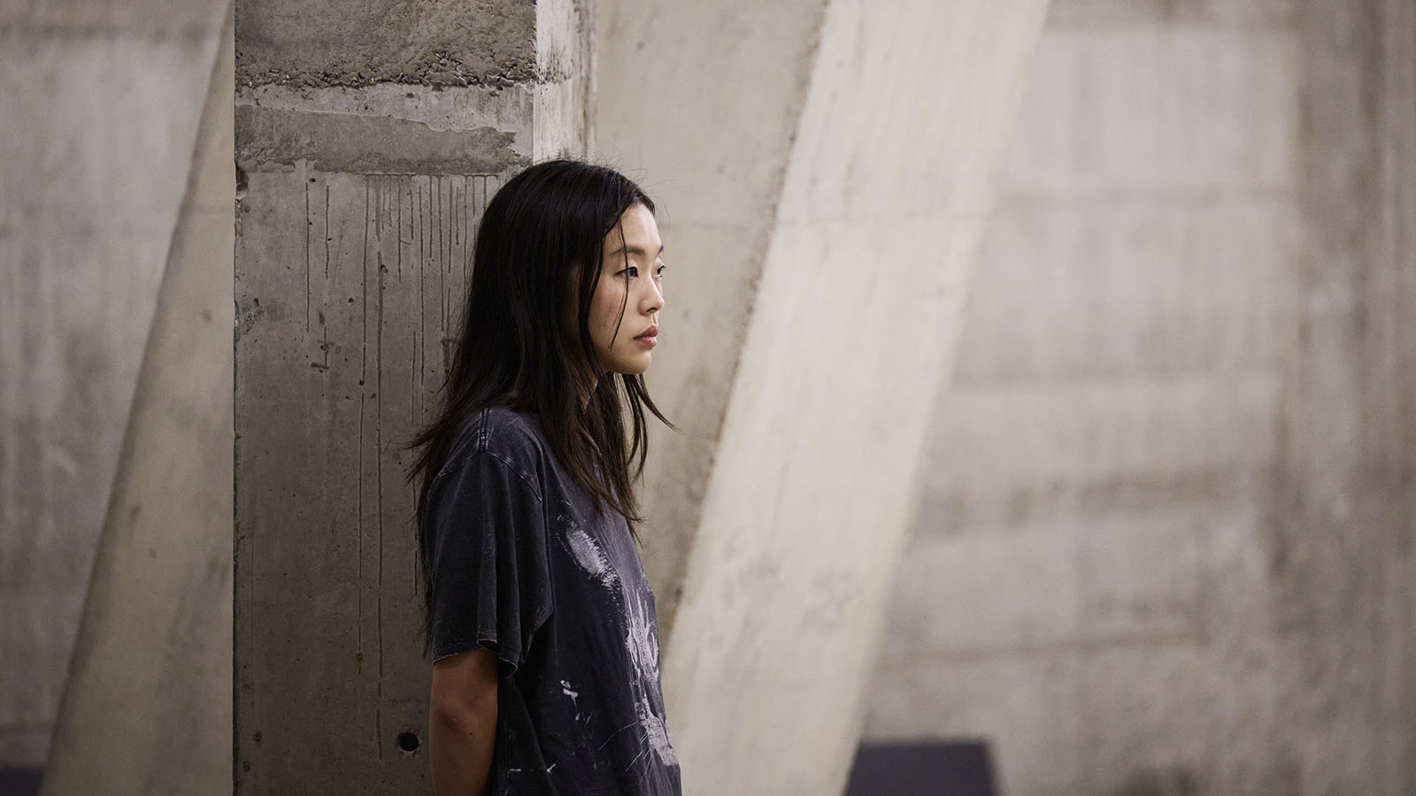Hyundai Commission artist Mire Lee at Tate Modern. Photo © Tate (Ben Fisher Photography) 