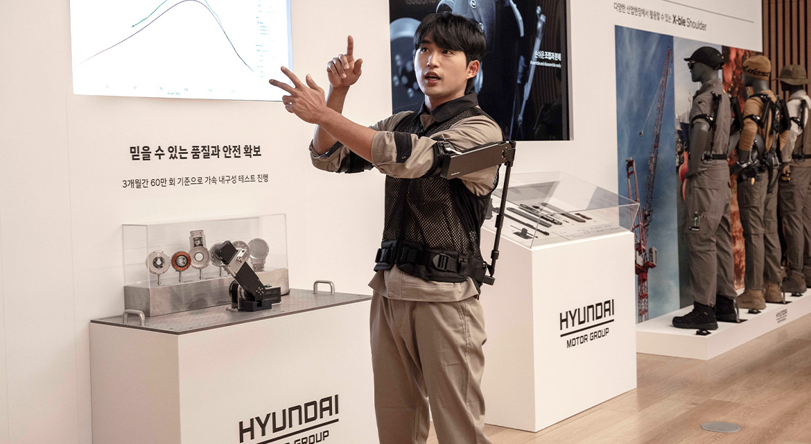 Hyundai Motor and Kia unveil wearable robot ‘X-ble Shoulder’ to boost industrial efficiency and reduce musculoskeletal injuries