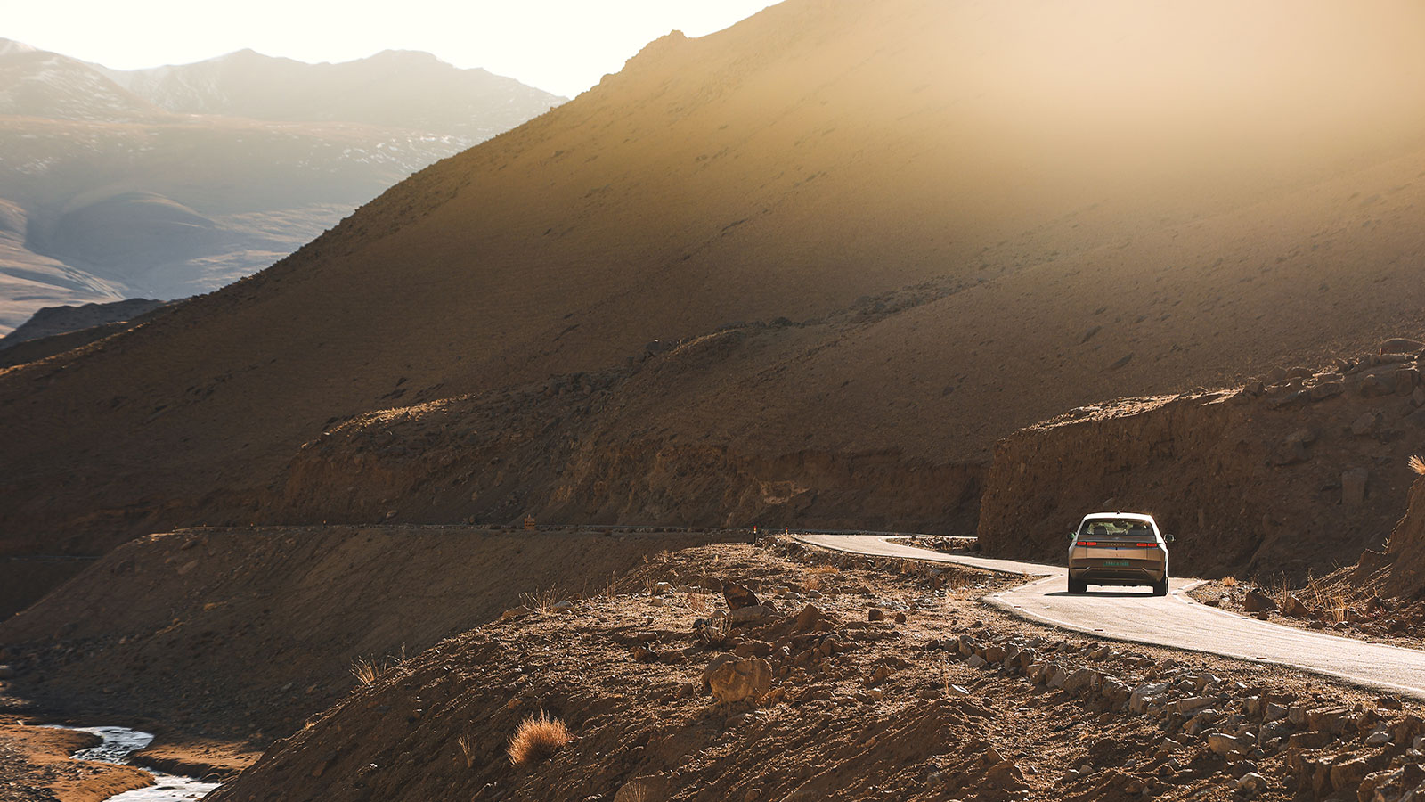 Hyundai IONIQ 5 takes part in GUINNESS WORLD RECORDS™ Title for the Greatest Altitude Change by an Electric Car