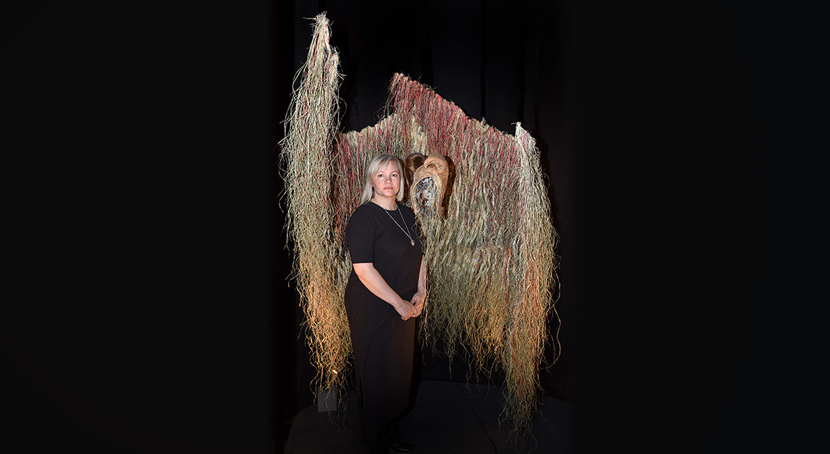 Máret Ánne Sara (1983-) with her artwork at the exhibition “Environmental Injustice – Indigenous Peoples’ Alternatives” (2021-2022) at Musée d’ethnographie de Genève (MEG), Switzerland 2021 MEG Inv. ETHPH  90345 © Photo Johnathan Watts, MEG
