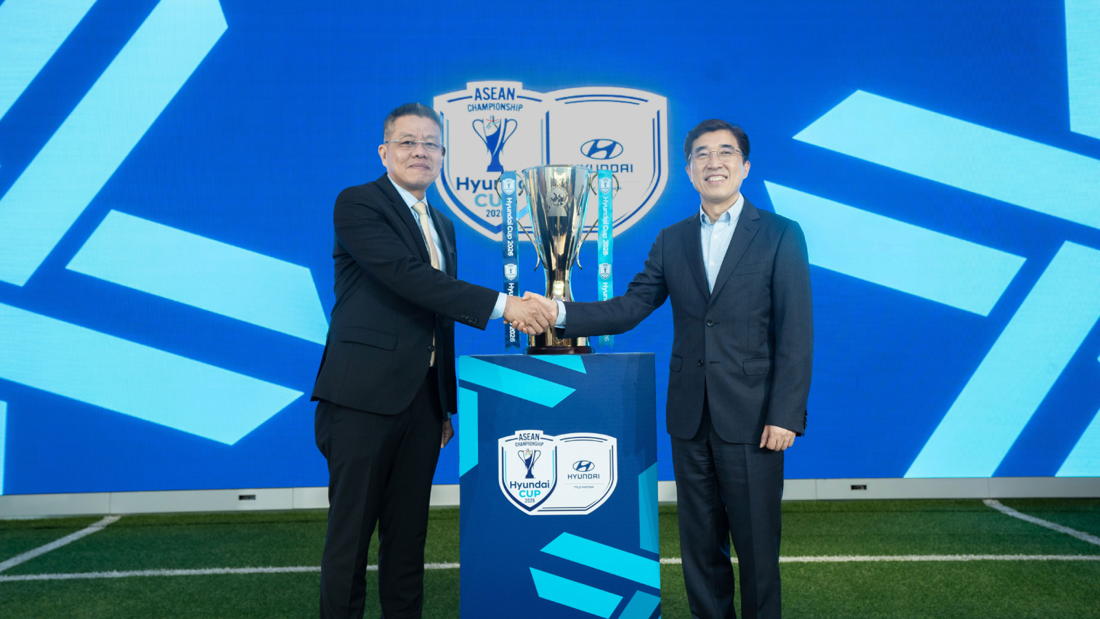 Major General Khiev Sameth, President of AFF and Sunny Kim, President of Hyundai Motor Asia Pacific - ASEAN Hyundai Cup