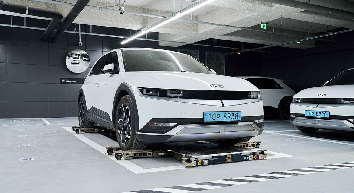 At the Factorial Seongsu smart building in one of Seoul's trendiest districts, the function of robotics meets the form of advanced architecture with Hyundai WIA's automated parking robot
