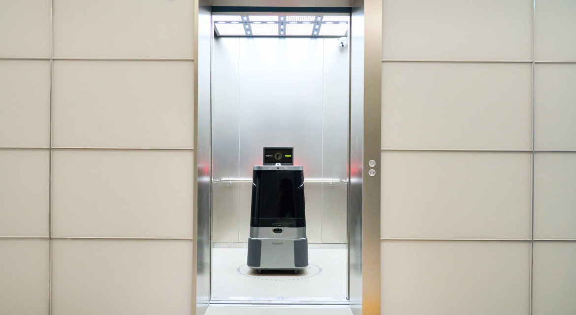 Hyundai Motor Group Robotics Lab's award-winning DAL-e Delivery robot can drop drinks right to your office