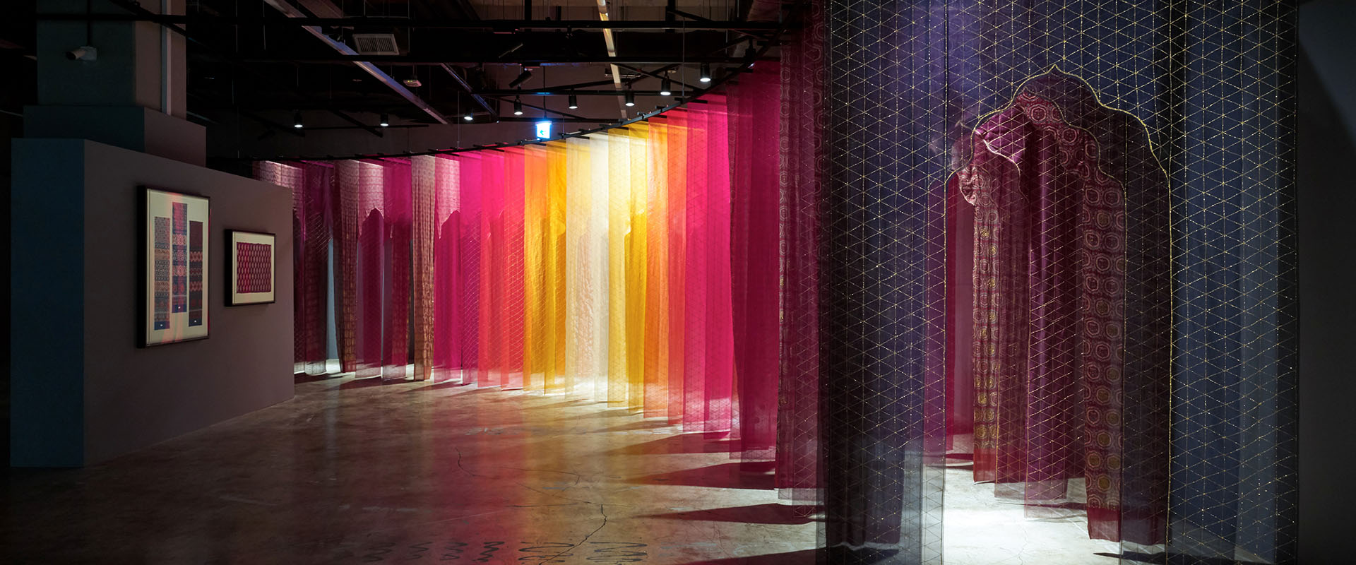 Jounghye Yoo, Gilded Veil_A Mysterious Curtain Lightly Draped in Gold, 2025, installation view in Hyundai Translocal Series: Entangled and Woven, Cheongju Craft Biennale 2025