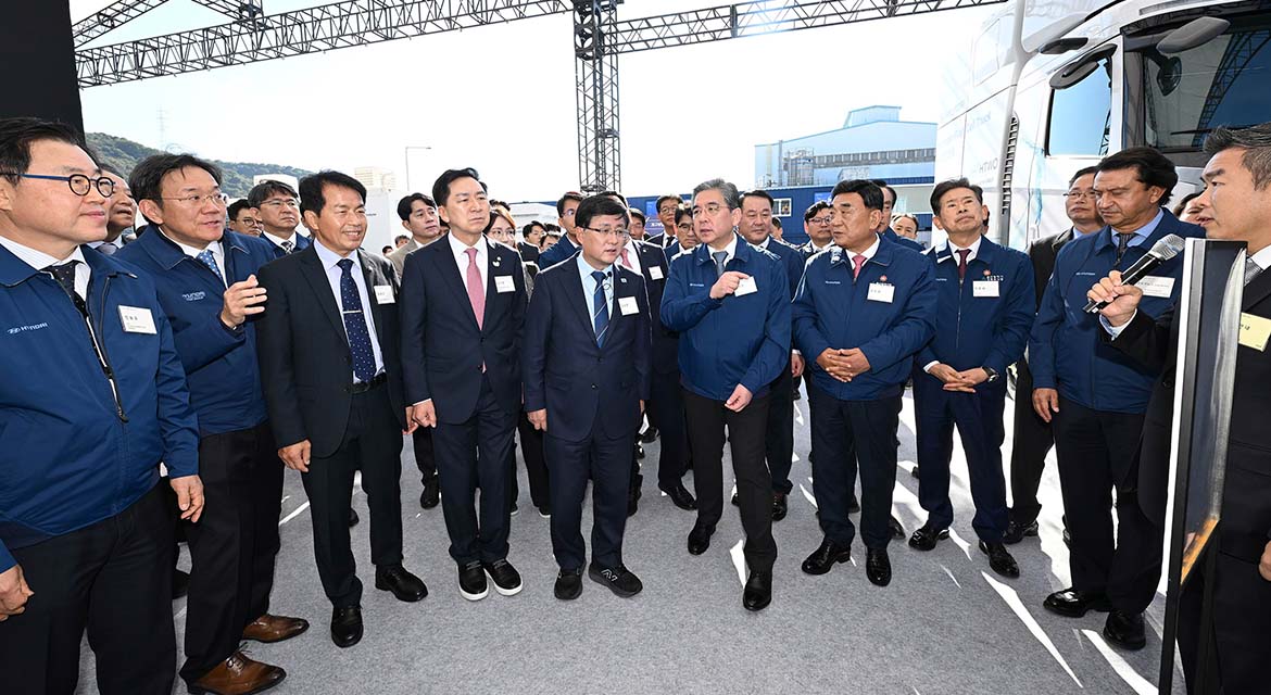 (Photo 1) Hyundai Motor Hydrogen Fuel Cell Production Facility in Korea