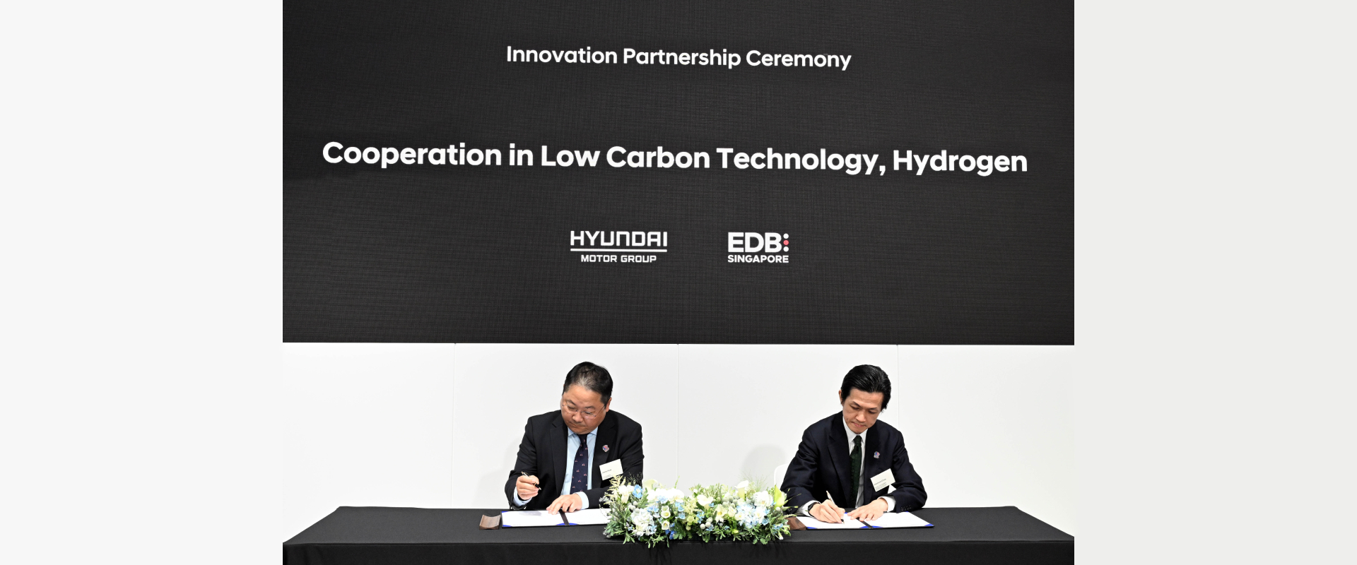 (from left) Jaeha Park, Vice President and Head of Global Hydrogen Business Sub-Division at Hyundai Motor Group / Clarence Chua, Senior Vice President and Head of Region for Japan and Korea at the Singapore Economic Development Board
