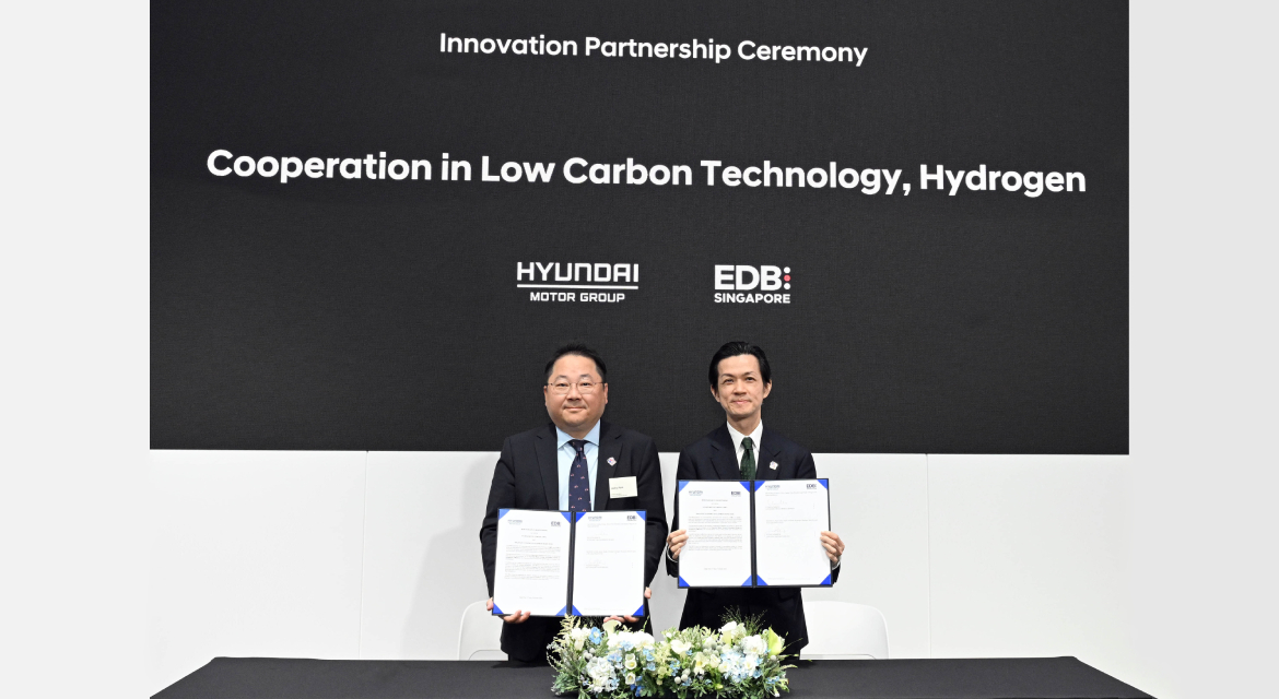 (from left) Jaeha Park, Vice President and Head of Global Hydrogen Business Sub-Division at Hyundai Motor Group / Clarence Chua, Senior Vice President and Head of Region for Japan and Korea at the Singapore Economic Development Board 