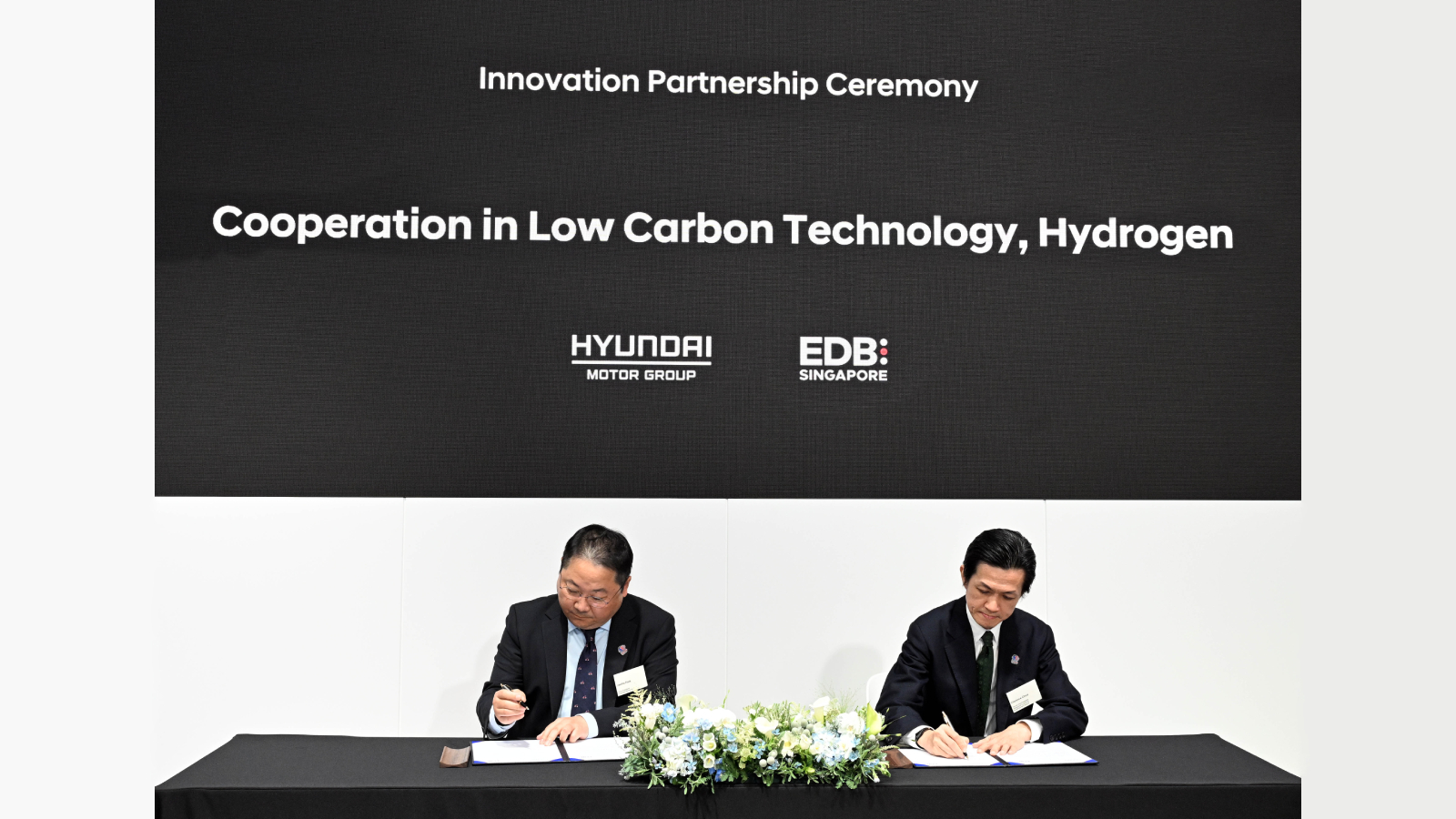 (from left) Jaeha Park, Vice President and Head of Global Hydrogen Business Sub-Division at Hyundai Motor Group / Clarence Chua, Senior Vice President and Head of Region for Japan and Korea at the Singapore Economic Development Board