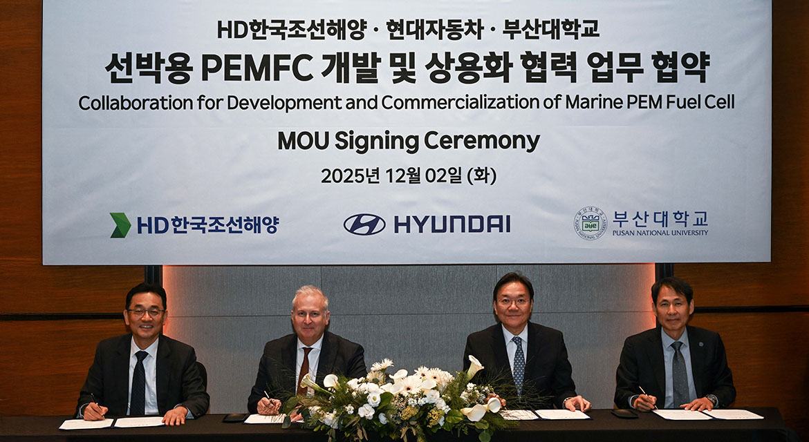 (from left) Kwang Pil Chang, Executive Vice President and Head of Advance Research Center at HD KSOE / Ken Ramirez, Executive Vice President and Head of Energy & Hydrogen Business Division at Hyundai Motor Group / Chang Hwan Kim, Executive Vice President and Head of Electrification Energy Solutions Tech Unit at Hyundai Motor Company / Sang Hu Park, Executive Vice President of Pusan National University