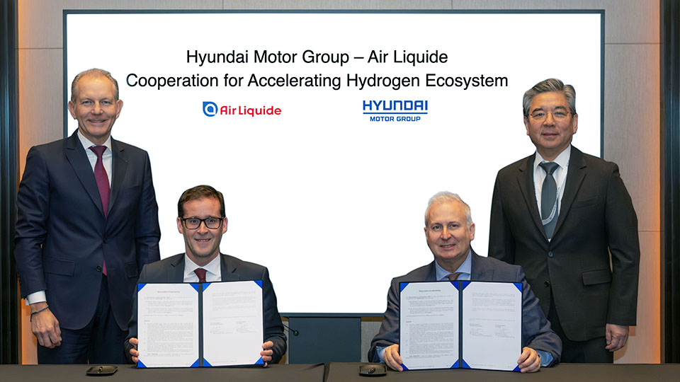 (from left to right) François Jackow, Group CEO, Air Liquide; Erwin Penfornis, Group Vice President, Air Liquide Hydrogen Energy World Business Line; Ken Ramirez, Executive Vice President, Hyundai Motor Group Energy & Hydrogen Business Division; Jaehoon Chang, Vice Chair, Hyundai Motor Group