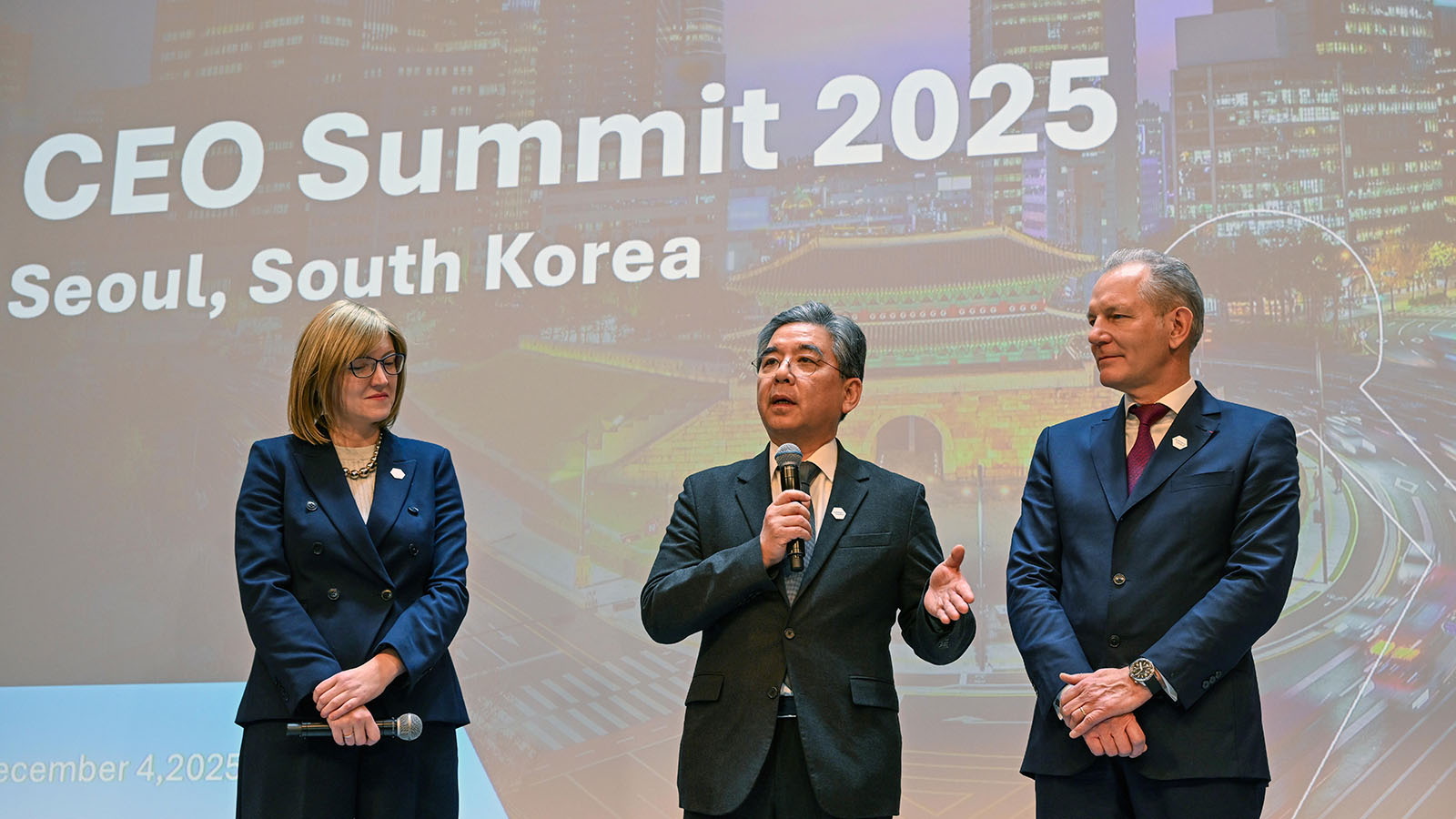 (from left to right) Ivana Jemelkova, CEO of the Hydrogen Council; Jaehoon Chang, Vice Chair of Hyundai Motor Group; François Jackow, CEO of Air Liquide