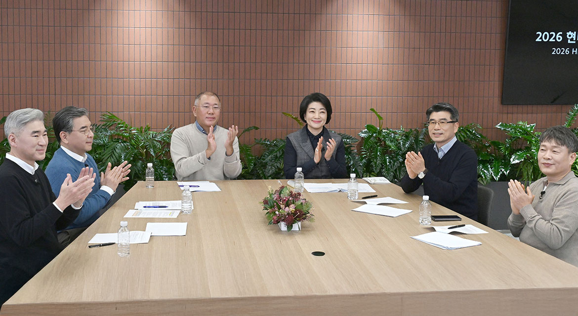 Hyundai Motor Group Executive Chair Euisun Chung and key executives engage in a strategic roundtable discussion on the Group’s 2026 vision 