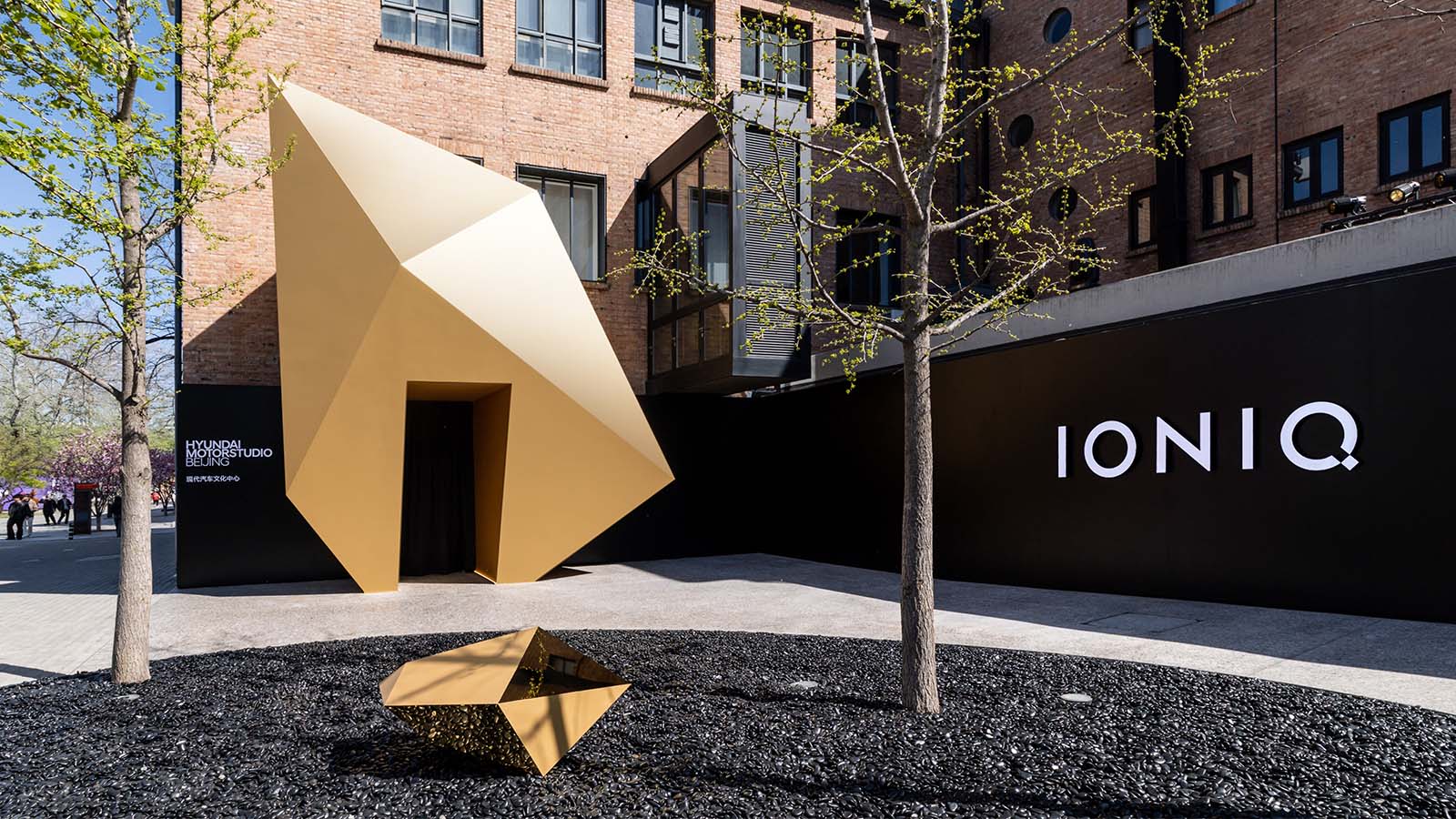 The Golden Gate display, inspired by “The Origin,” symbolizing the design direction of the IONIQ lineup brand in China