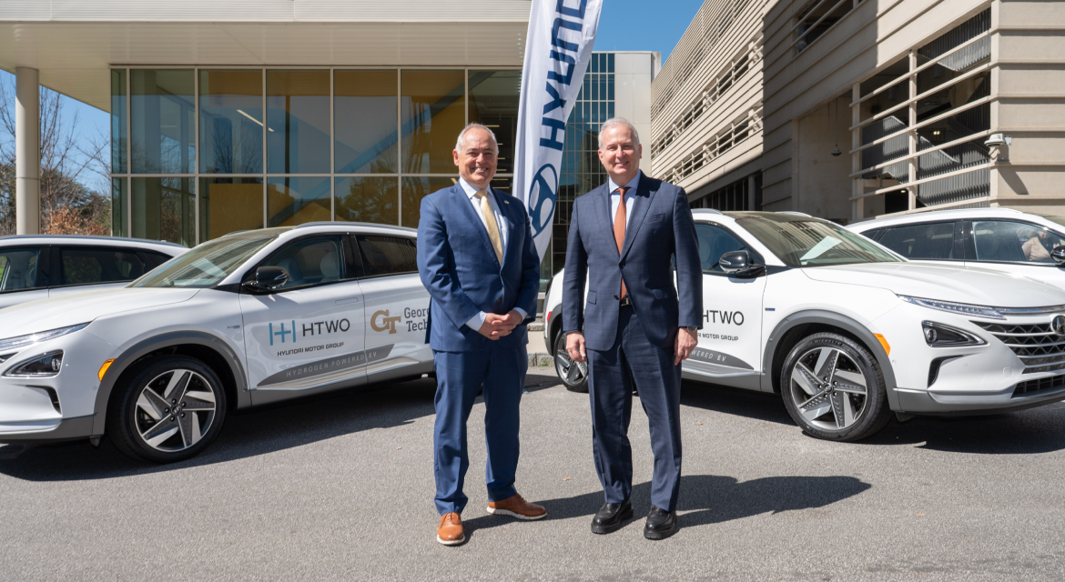Ken Ramírez, Executive Vice President and Head of Global Energy and Hydrogen Business at Hyundai Motor Group (right) and Ángel Cabrera, President of the Georgia Institute of Technology (left) commemorate MOU to further collaborate on hydrogen mobility development Atlanta, GA.