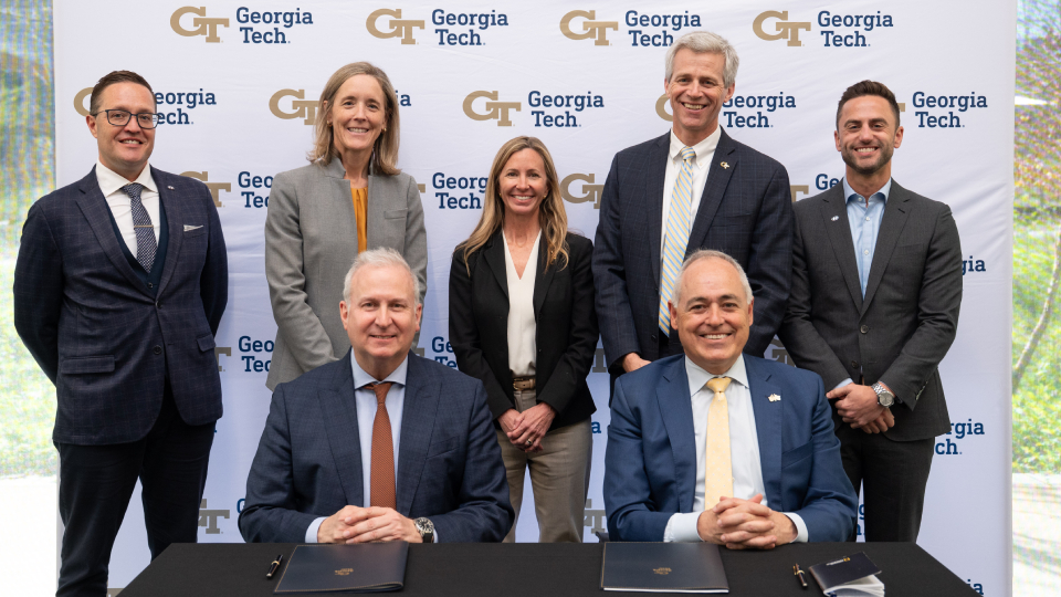 Ken Ramírez, Executive Vice President and Head of Global Energy and Hydrogen Business at Hyundai Motor Group (front left) and Ángel Cabrera, President of the Georgia Institute of Technology (front right), with Hyundai and Georgia Tech executives, commemorate MOU to further collaborate on hydrogen mobility development in Atlanta, GA.