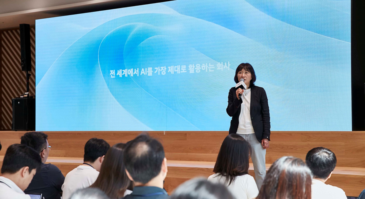 Eunsook Jin, President and Head of ICT Management Division at Hyundai Motor Group, delivers a presentation at the Hyundai Motor Group AX Achievement Showcase, “Beyond AI, Transforming the Way We Work,” held at the Group’s headquarters in Yangjae on August 12.