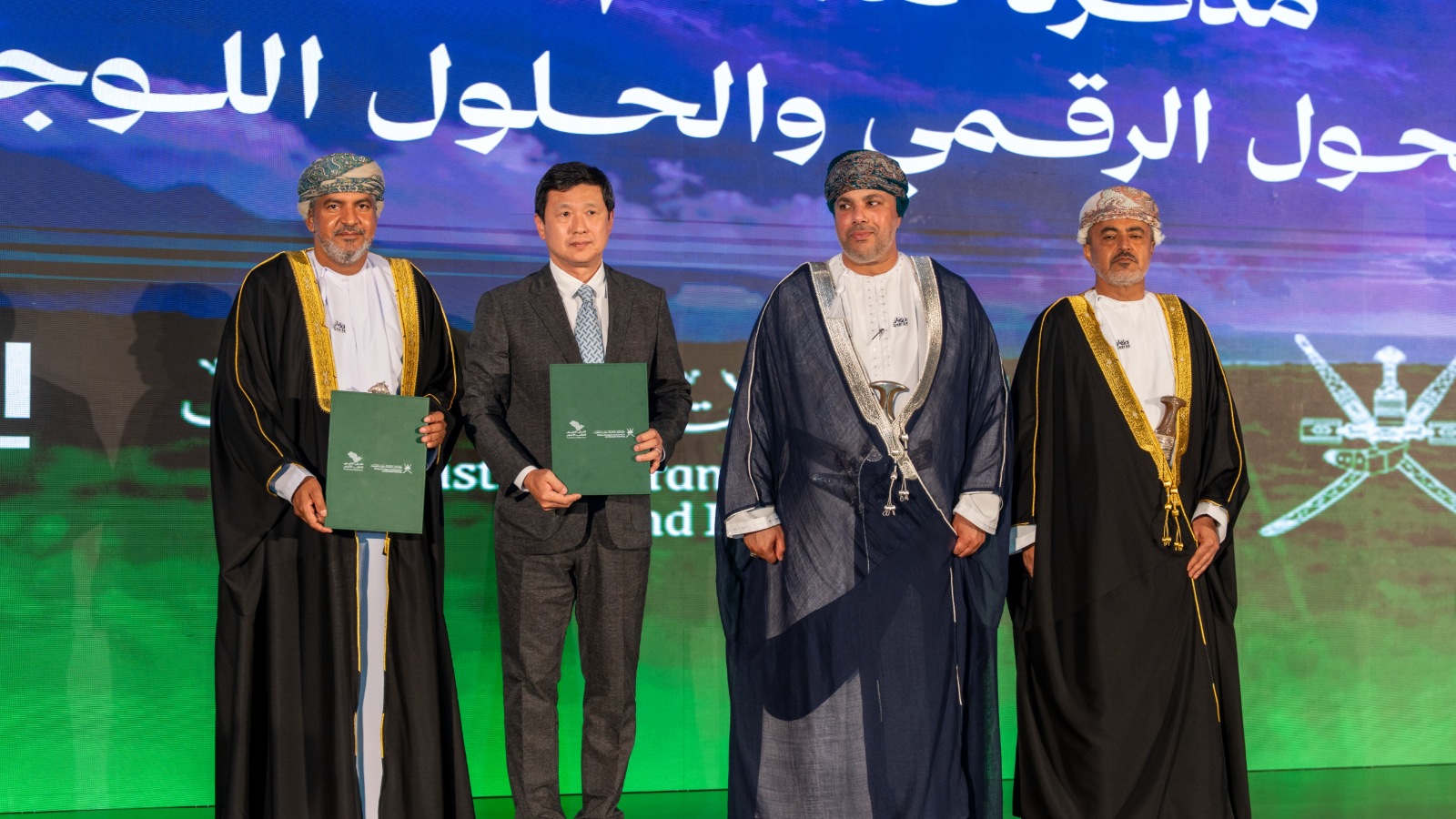(left to right) Khamis bin Mohammed Al Shammakhi, Undersecretary of Transport, MTCIT, Hokeun Chung, Executive Vice President, Head of Future Strategy Division, Hyundai Motor Group, H.H. Sayyid Marwan bin Turki Al Said, Governor of Dhofar, Oman, Said bin Hamoud Al Maawali, Ministry of MTCIT