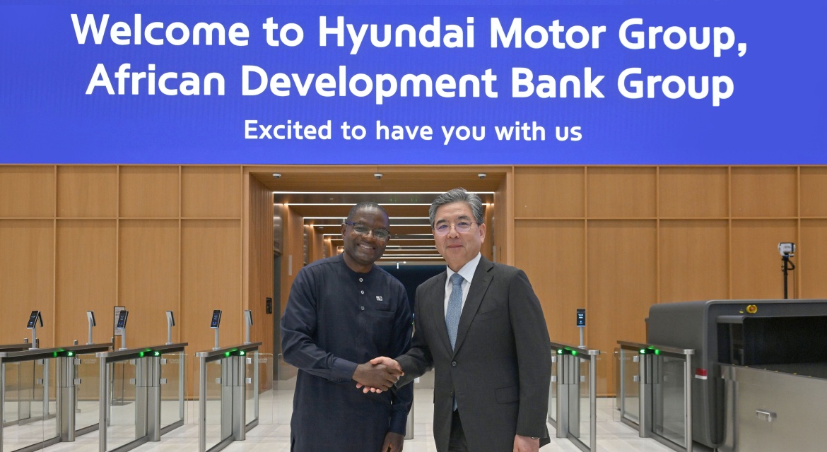 (Left to right) Kevin Chika Urama, Chief Economist and Vice President for Economic Governance & Knowledge Management, and Jaehoon Chang, Vice Chair of Hyundai Motor Group