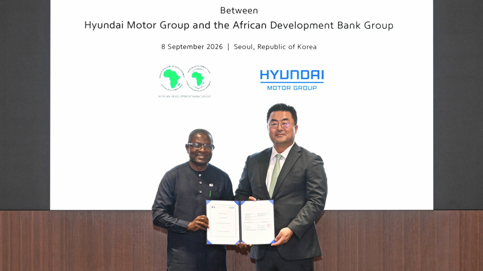 (left to right) Kevin Chika Urama, Chief Economist and Vice President for Economic Governance & Knowledge Management, Heung-soo Kim, Executive Vice President and Head of Global Strategy Office at Hyundai Motor Group